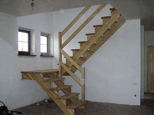 Изготовление деревянной лестницы своими руками: основные этапы