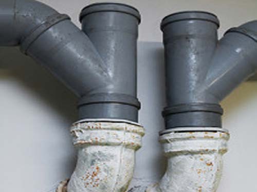 Монтаж канализационных труб: ПВХ и чугунных